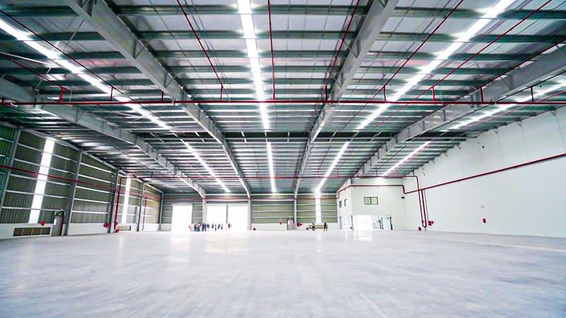 A factory combined with an office is suitable for businesses integrating direct management with production activities