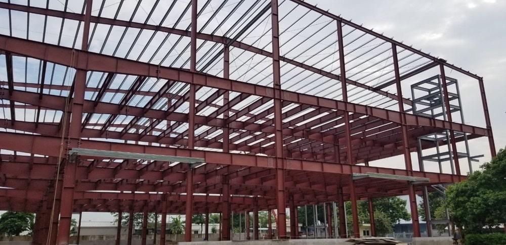 Multi-story prefabricated steel factories are designed for small land plots