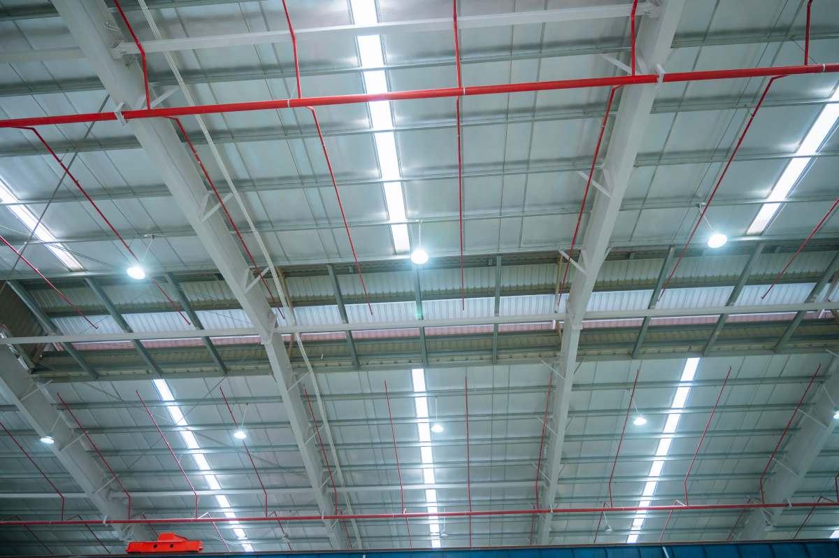 Mái nhà xưởng là bộ phận che chắn cho cả nhà xưởng công nghiệp
