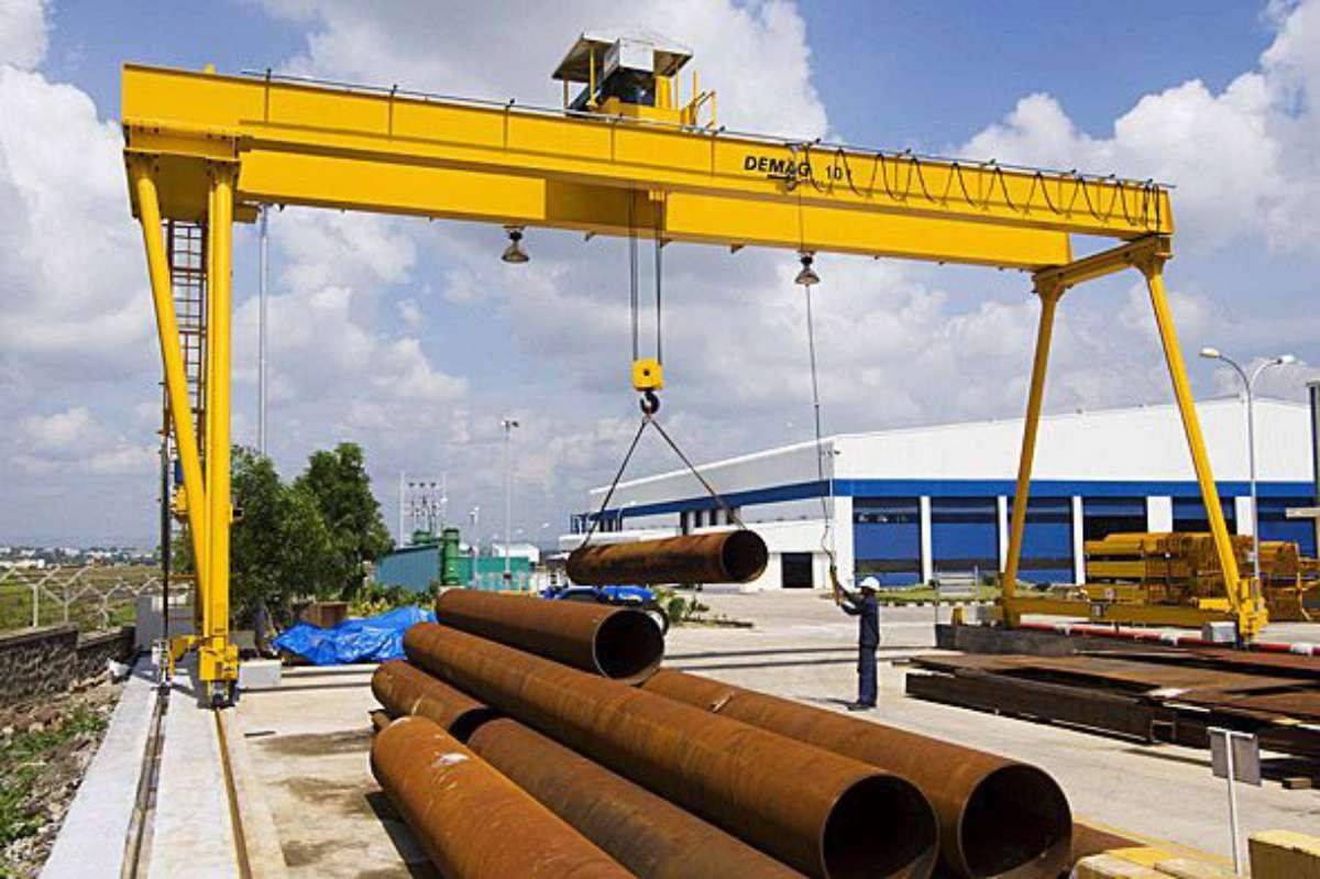 Ứng dụng cầu trục trong việc di chuyển vật dụng kích thước lớn